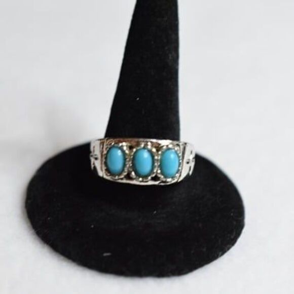 Southwestern Chic Faux Turquoise Silver Tone Size 7 Casual Unisex Ring - Picture 1 of 3